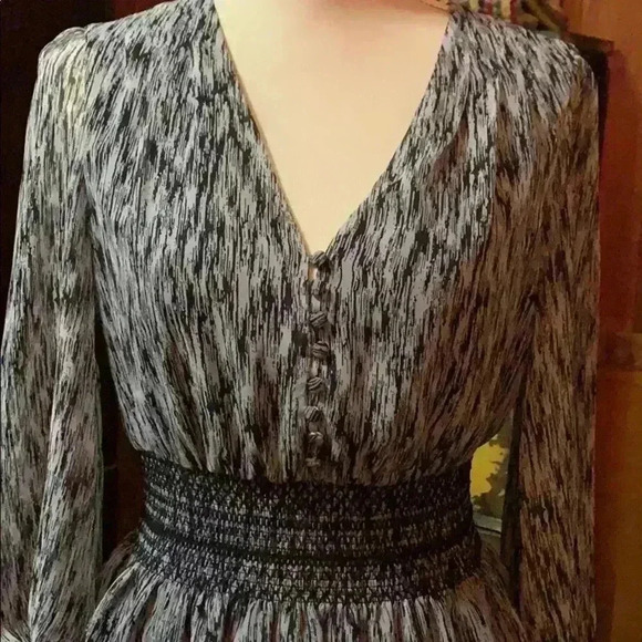 Beautiful blouse! - Picture 3 of 8